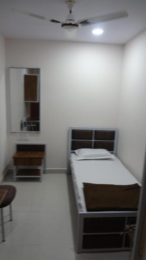 Single Room Bathroom,1136150597:JPEG